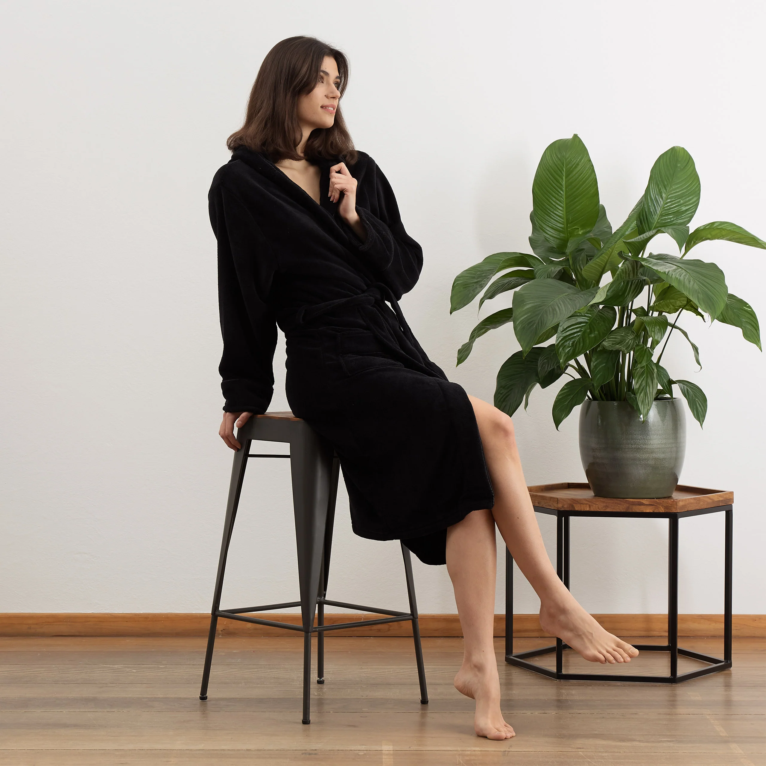 Luxury Mikrofaser Bademantel mit Kapuze für Damen und Herren - Schwarz - Größe M - Image 3