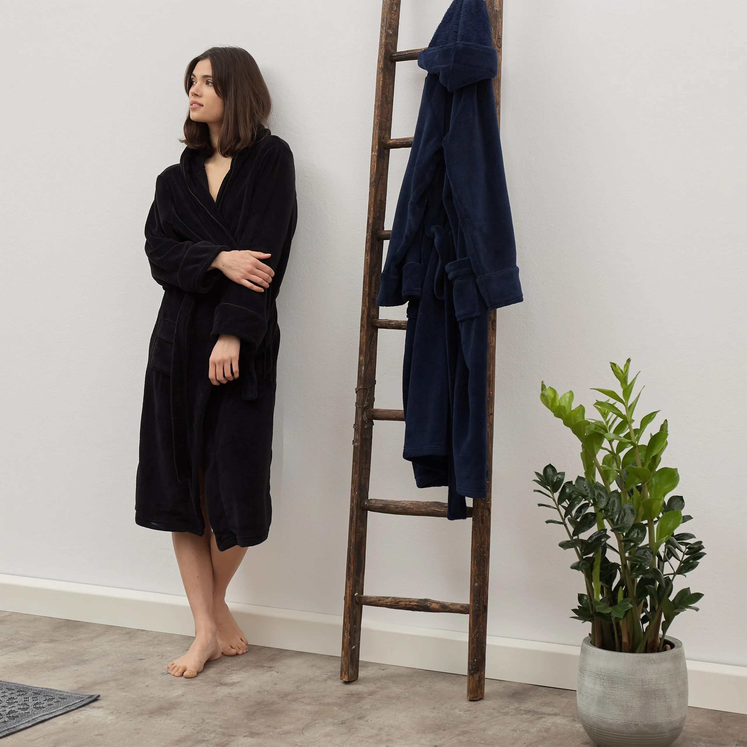 Luxury Mikrofaser Bademantel mit Kapuze für Damen und Herren - Schwarz - Größe XL - Image 2