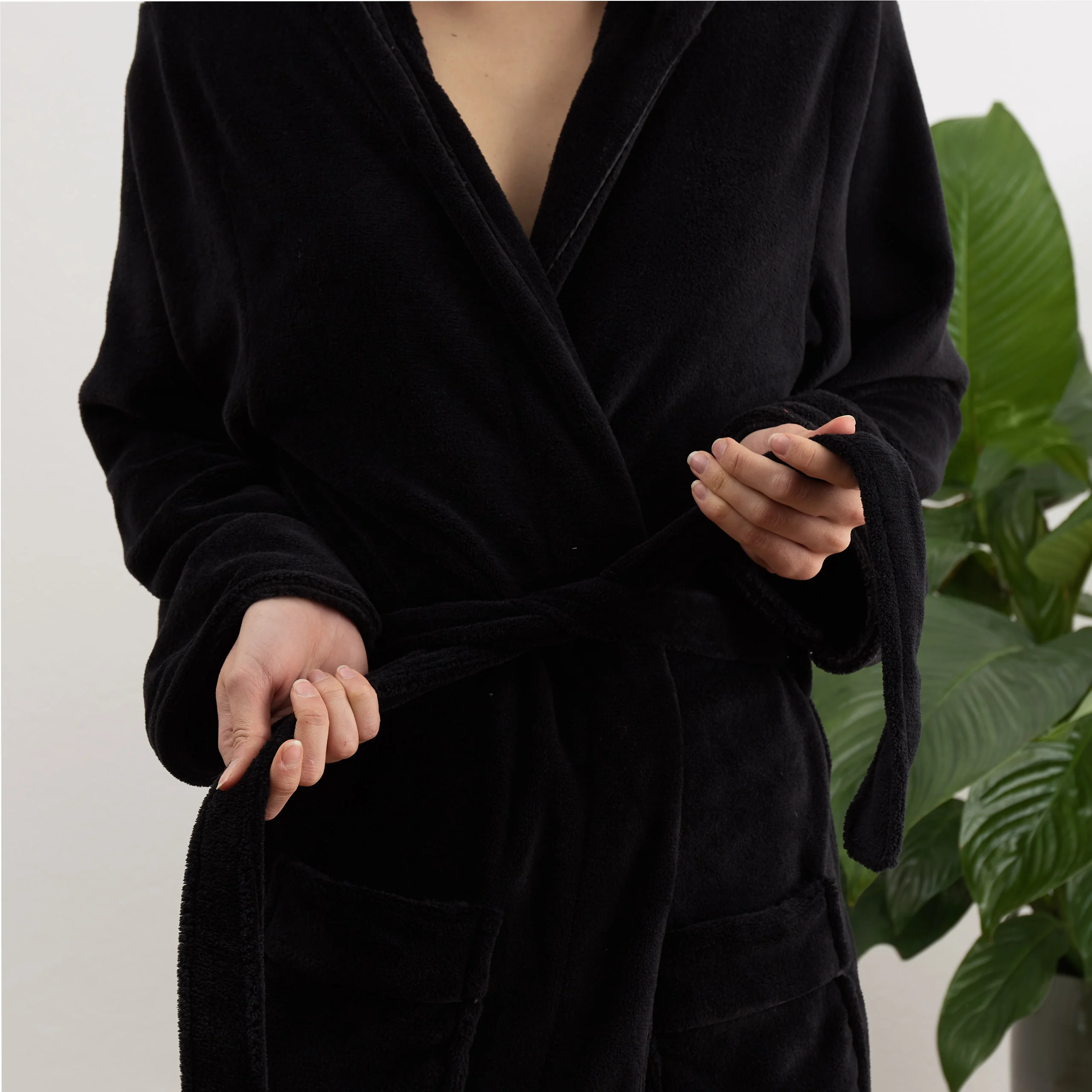 Luxury Mikrofaser Bademantel mit Kapuze für Damen und Herren - Schwarz - Größe XL - Image 4