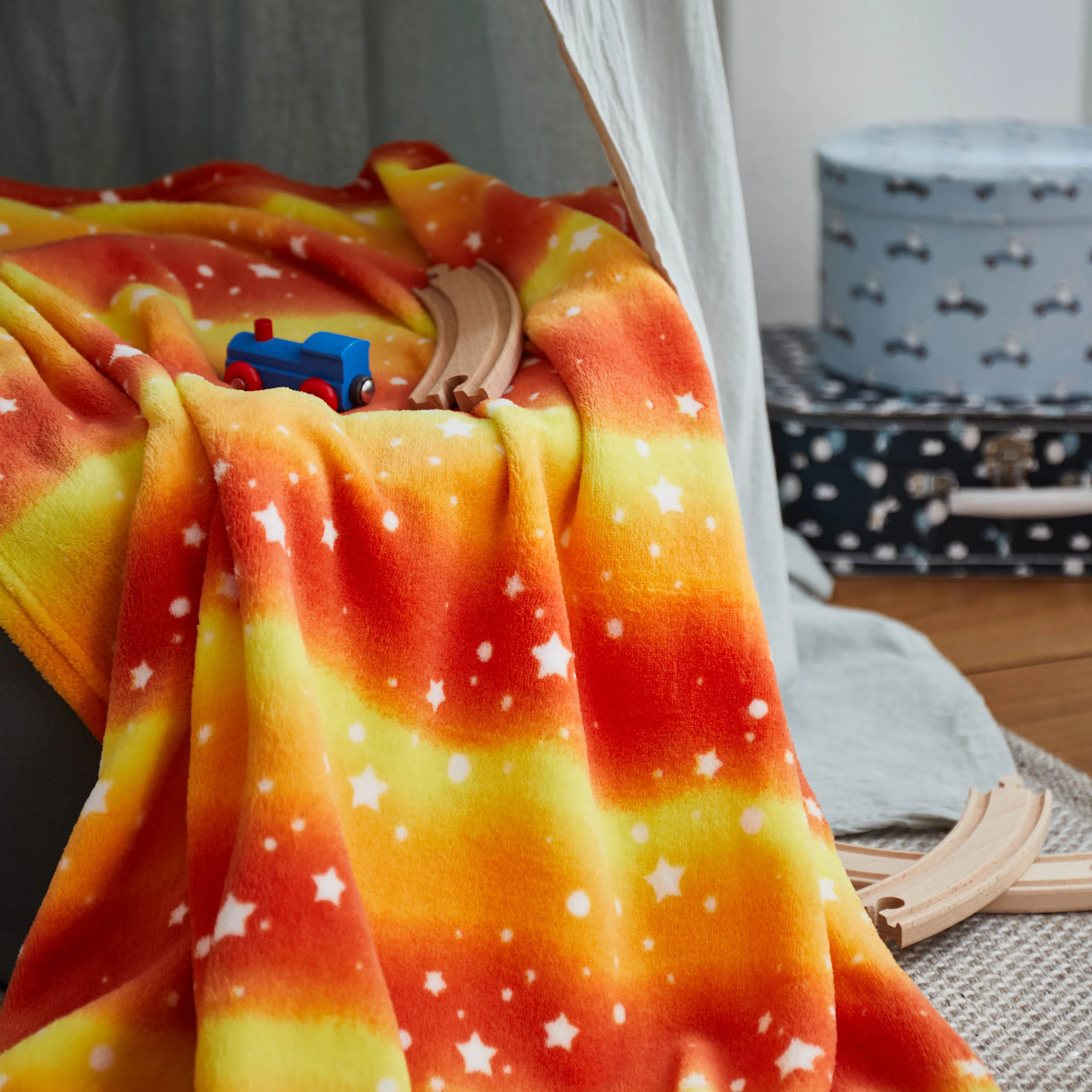Kuscheldecke für Kinder - 75 x 100 cm - Orange Star - Image 2