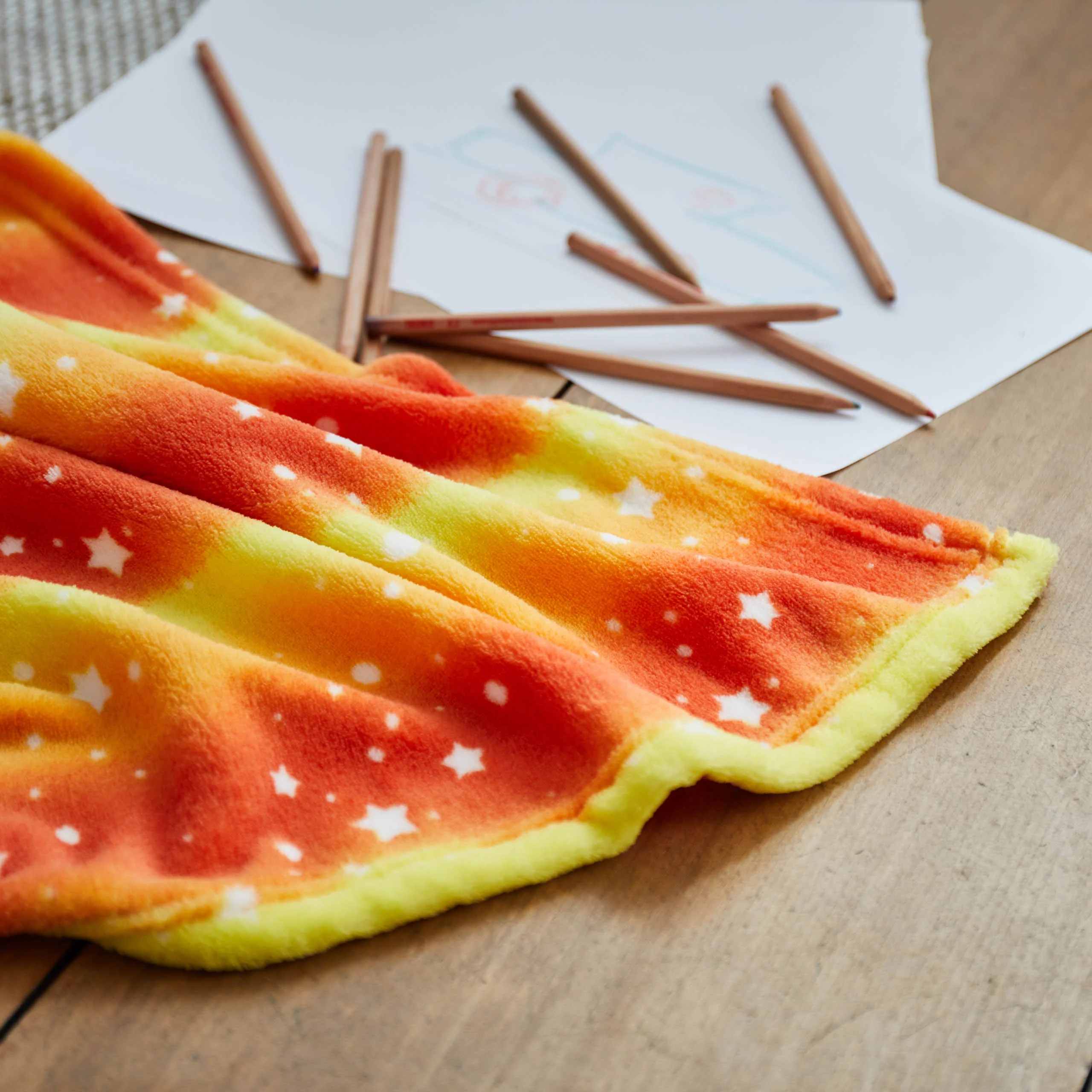 Kuscheldecke für Kinder - 75 x 100 cm - Orange Star - Image 5
