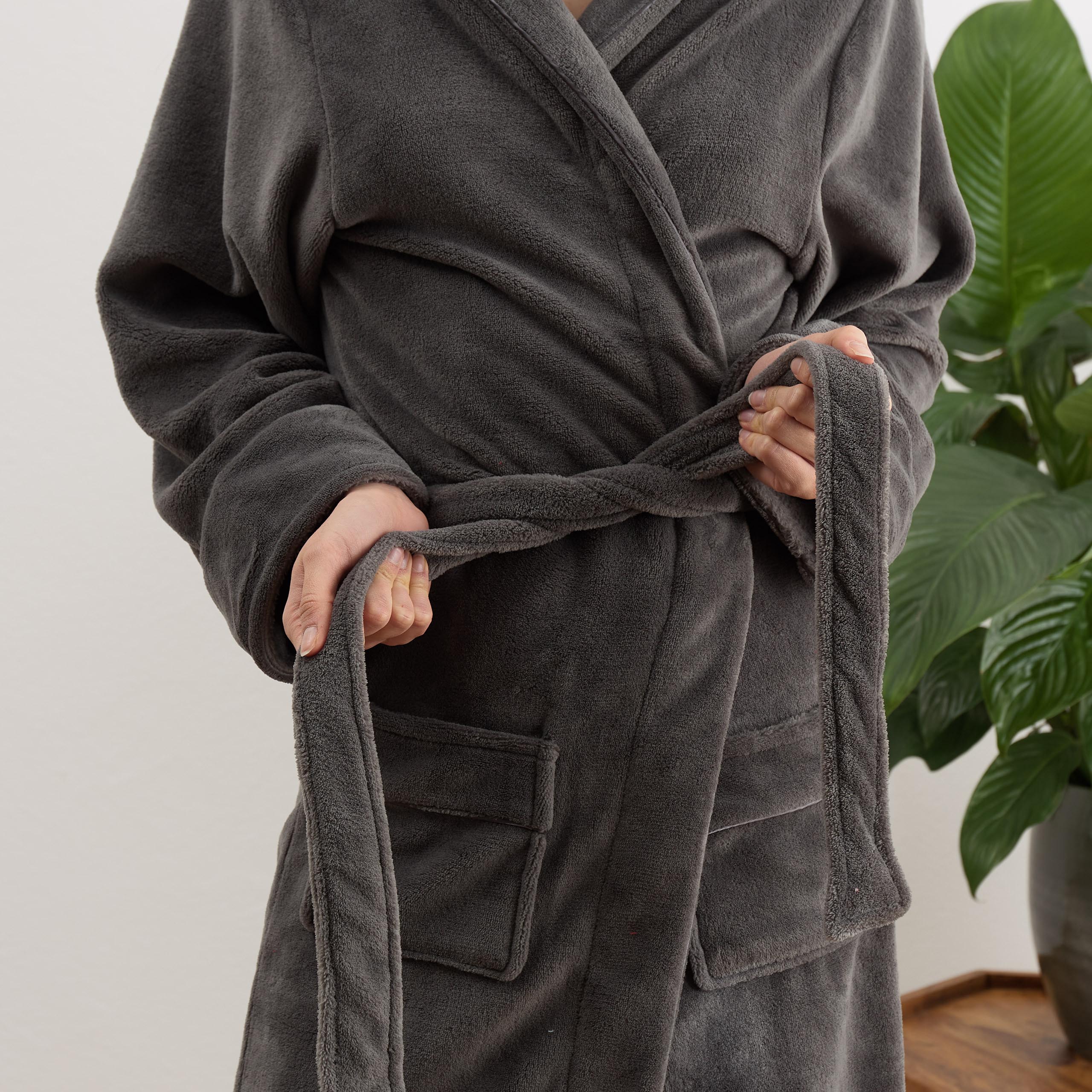 Luxury Mikrofaser Bademantel mit Kapuze für Damen und Herren - Grau - Größe L - Image 3
