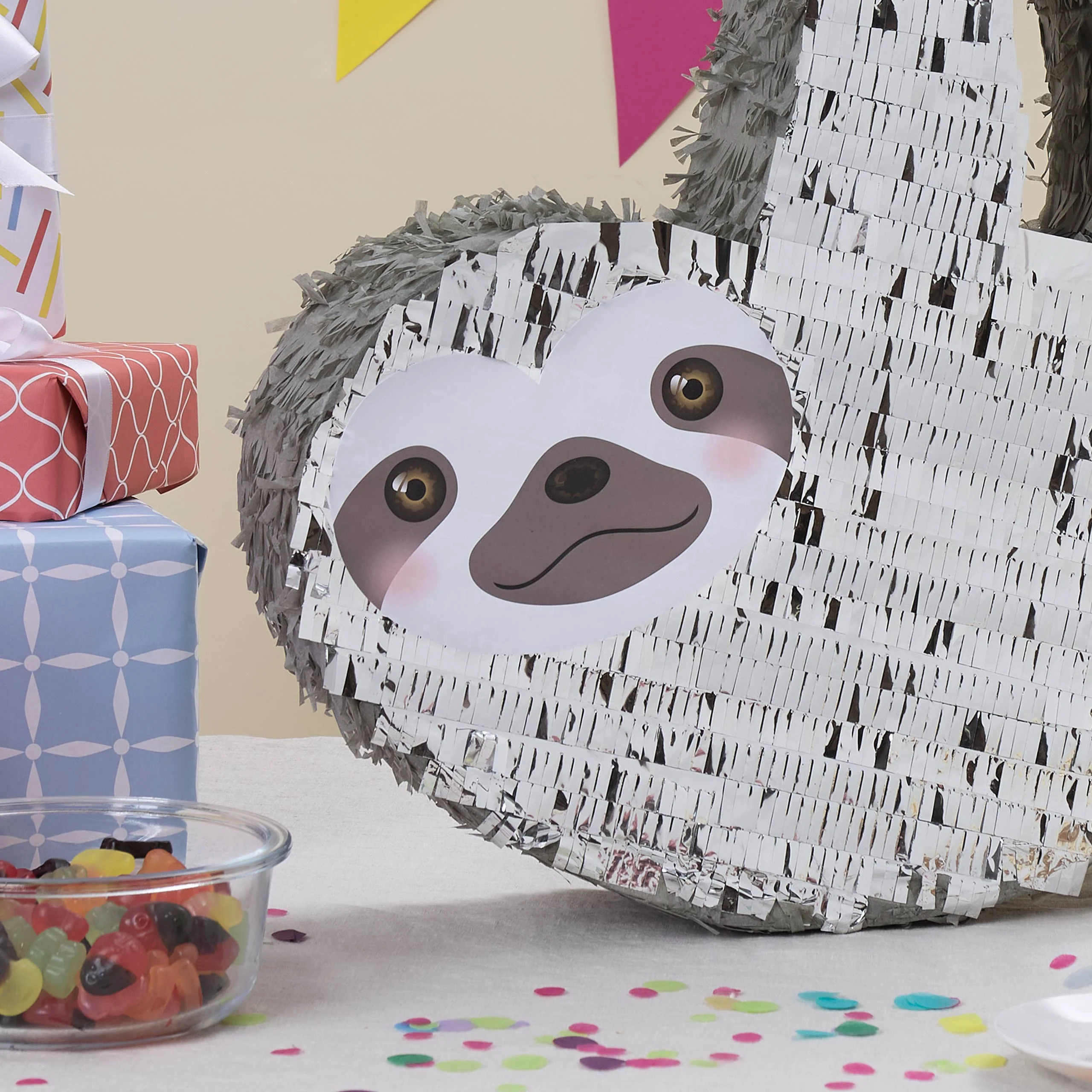 Pinata Set zum Befüllen inkl. Schläger & Augenbinde "Faultier" - Image 3